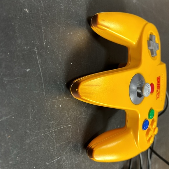 Nintendo 64 Donkey Kong banana controller!! - Picture 4 of 4